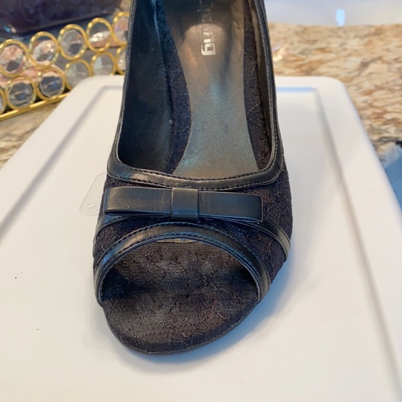EUC Spring Auzille black lace covered open toed w/ bow heels 38/7.5 - Picture 3 of 9